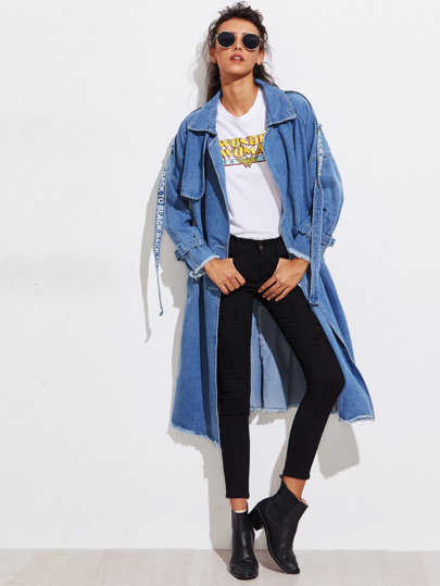 Trench de denim con hombros caídos y ribete deshilachado