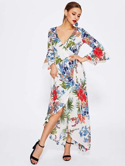 Kleid mit Schlitz vorn, Tailleband und Glockärmeln