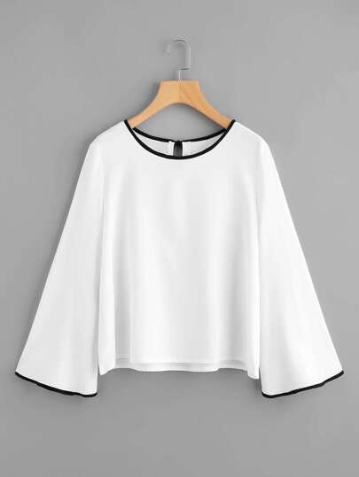 Bluse mit Trompetenhülse und Schlussloch hinten