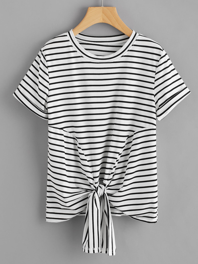 Camiseta a rayas con bajo de nudo