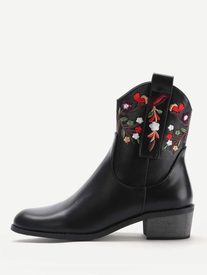 Bottes à talons hauts brodées