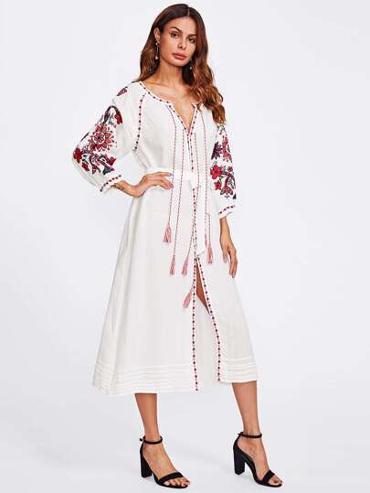 Vestido con abertura con cordón con fleco cortado V con diseño bordado