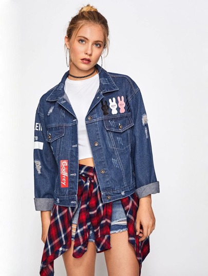 Jeans Jacke mit Rissen und sehr tief angesetzter Schulterpartie
