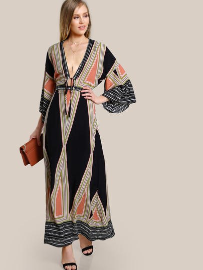 Vestito kimono con scollo profondo
