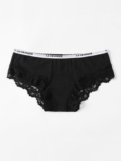 Pantalone scaloppato in dettaglio