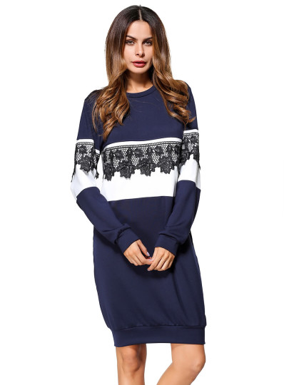 Vestido estilo sudadera de color combinado con bordado de rosa
