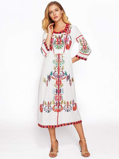 Vestido bordado en contraste con espiga
