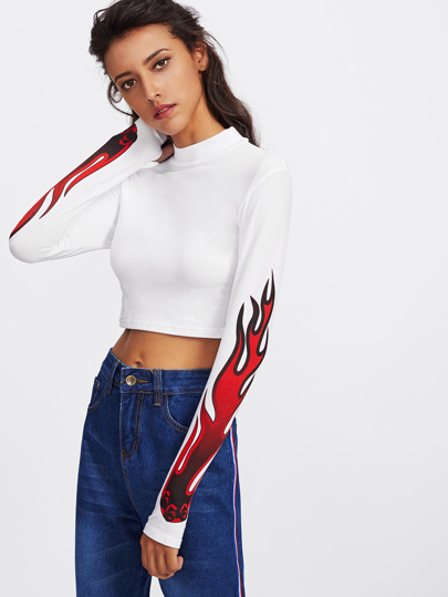 Crop T-Shirt mit hohem Ausschnitt und Flammemuster