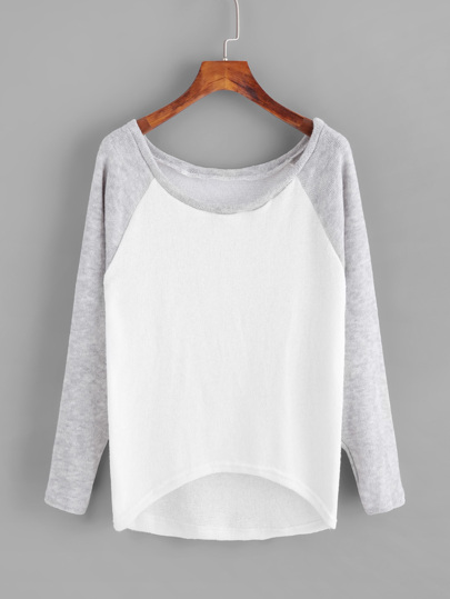 Pull tricoté avec pan asymétrique avec manche raglan bicolore