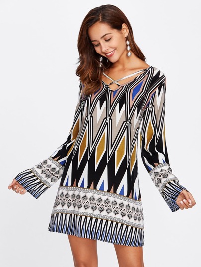 Vestido con tiras cruzadas con estampado geométrico