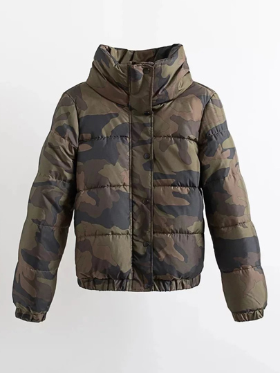 Camo Mantel mit Buchstaben und hohem Ausschnitt