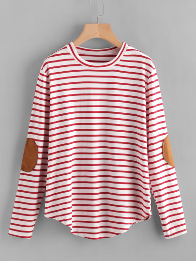 T-Shirt mit Ellenbogenflecken und Falten