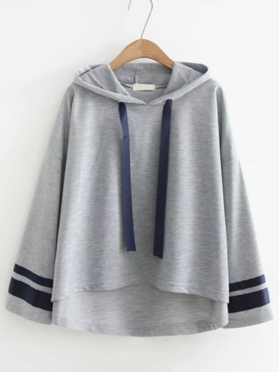 Hoodie mit Streifen und abfallendem Saum