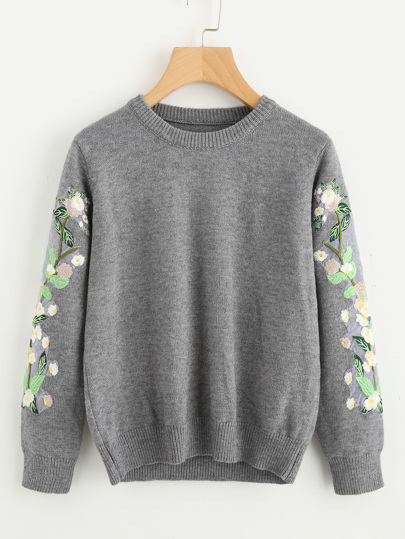Pull tricoté avec applique de fleur brodé