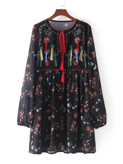 Robe imprimée avec des franges et pompon