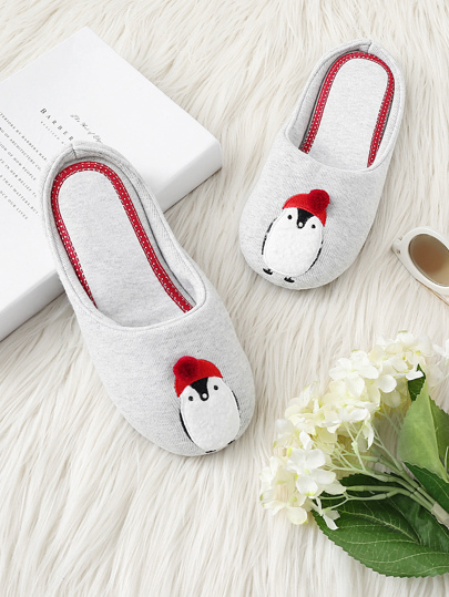 Zueco con bordado de pingüino