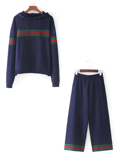 Sudadera a rayas con pantalones