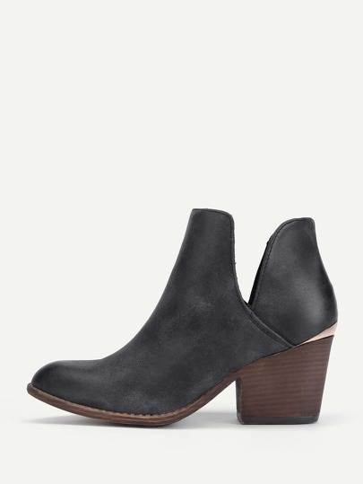 Botines tobilleros con diseño de abertura en V