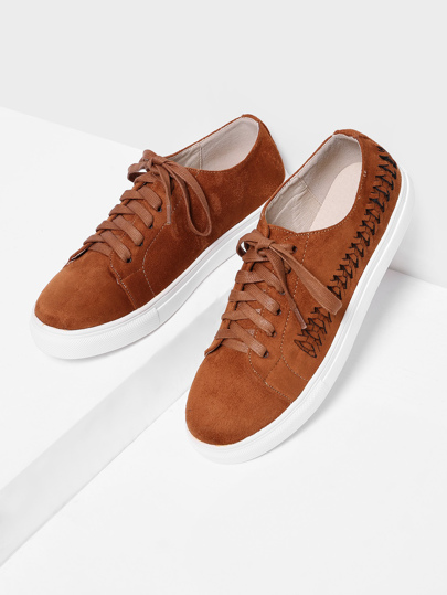 Zapatilla de ante con cordón y detalle de tejido