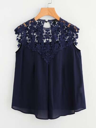 Bluse mit Schlussloch hinten und Gänseblümchen Spitze auf der Schulter