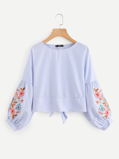 Blouse manche bouffante brodée à rayures avec nœud papillon
