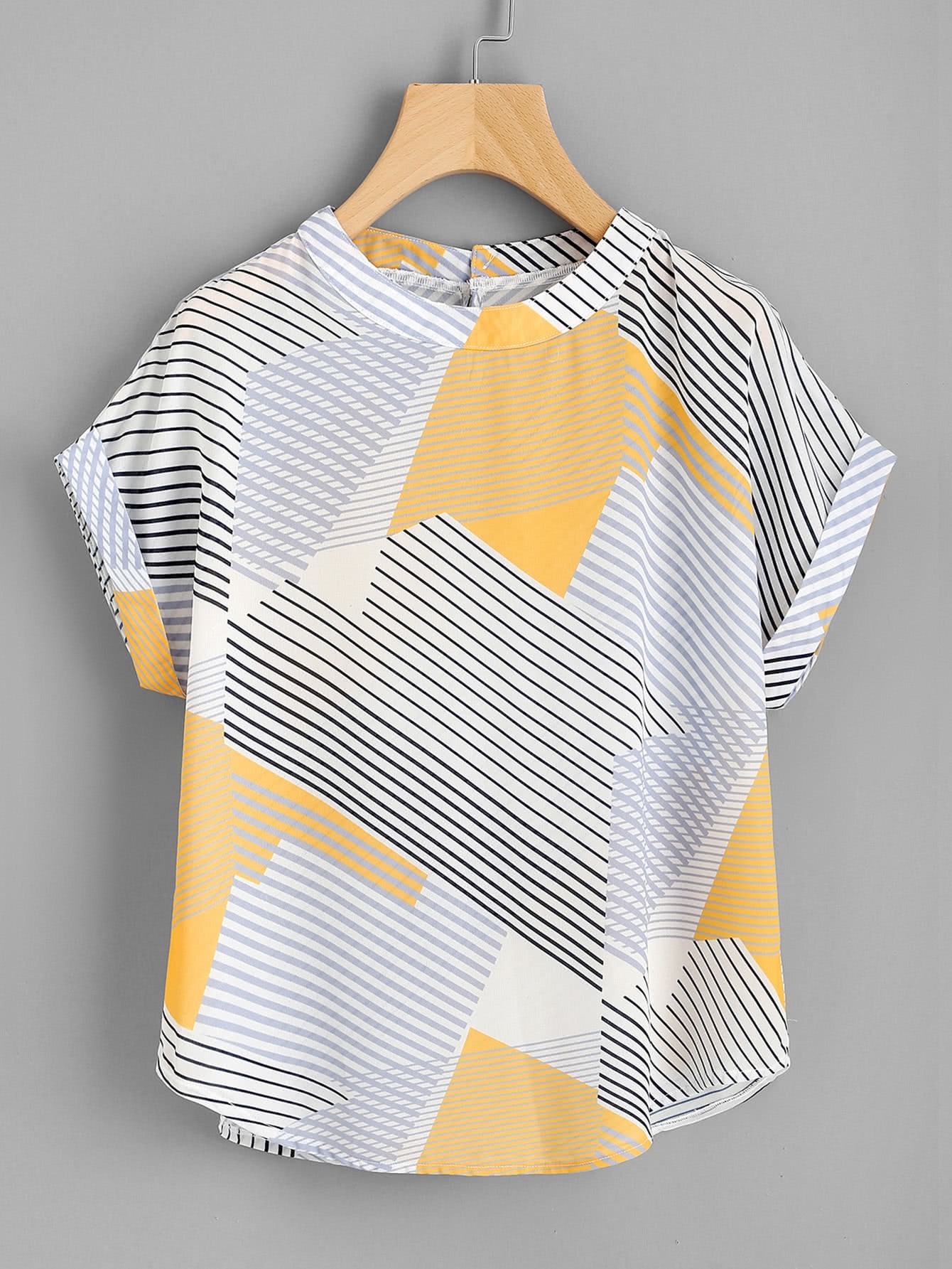 цены Abstract Striped Curved Hem Cuffed Blouse