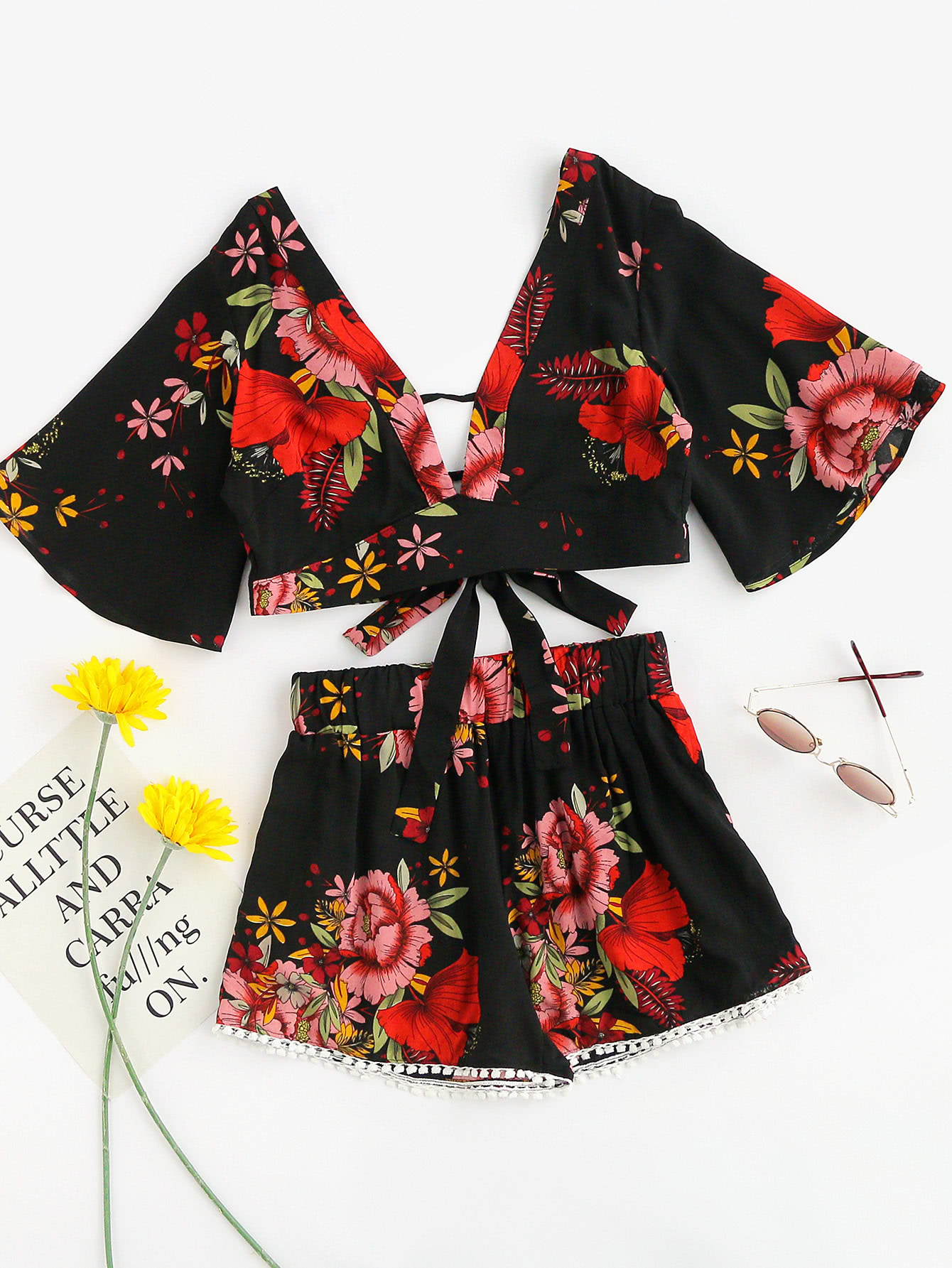 Plunging V-neckline Florals Random Knot Crop Top With Shorts