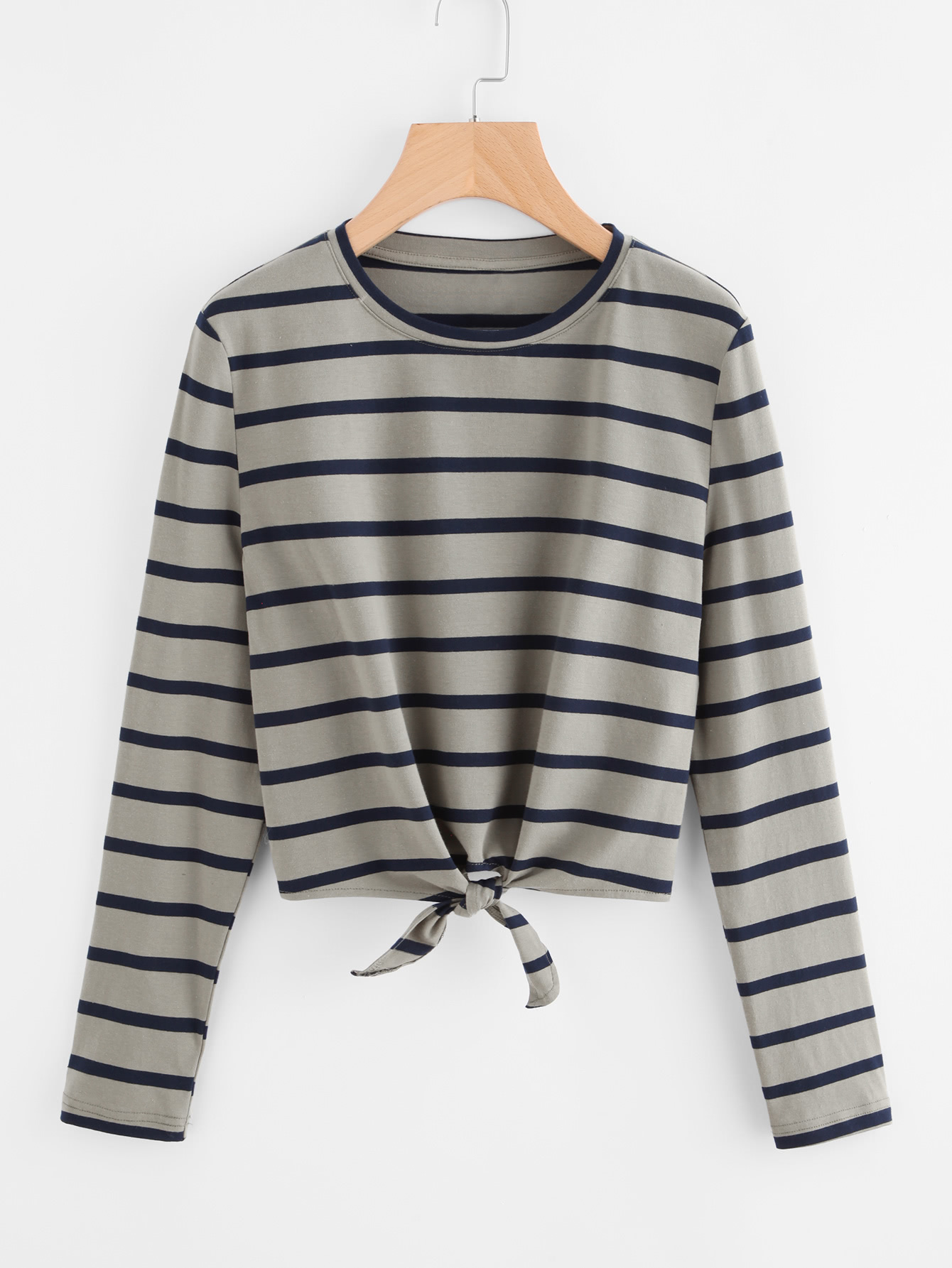 Модный джемпер в полоску