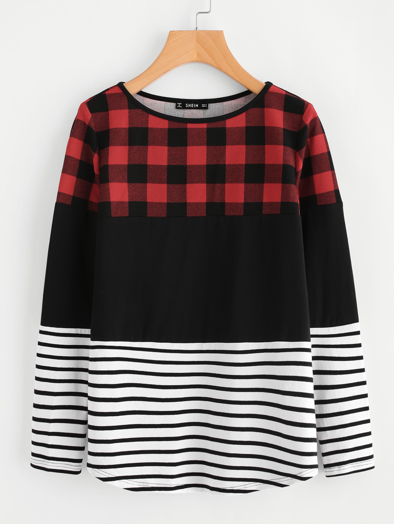 Контрастный модный джемпер с принтом