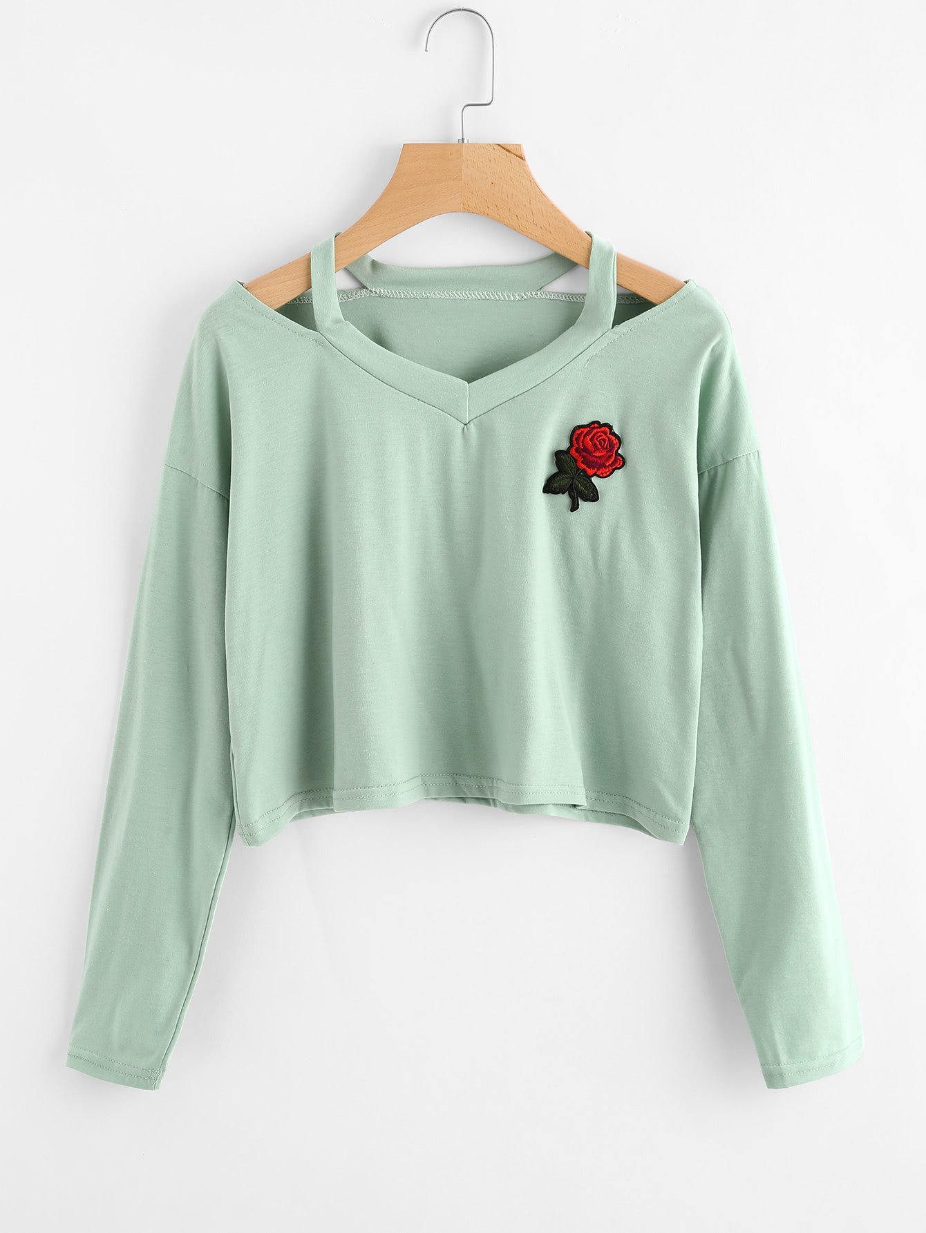 Модный джемпер с разрезом и цветочной вышивкой