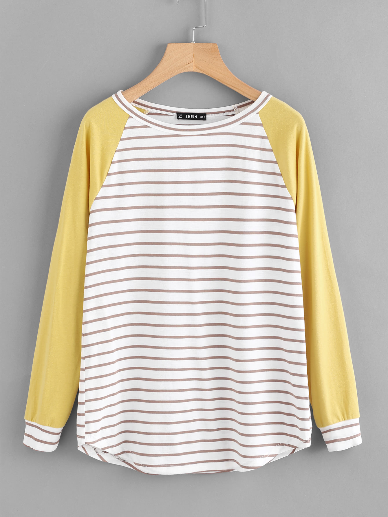 Контрастный модный джемпер в полоску