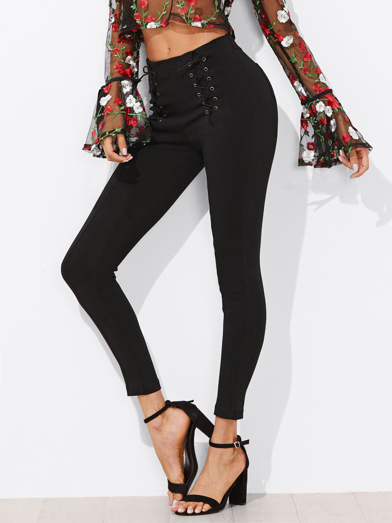 Модные джинсы со шнуровкой