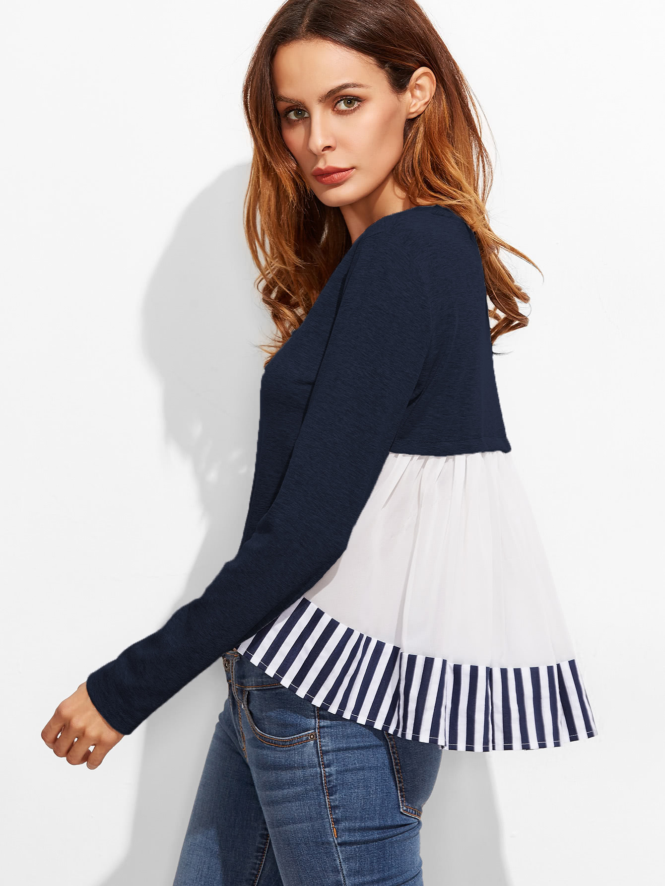 Модный асимметричный джемпер с оборкой