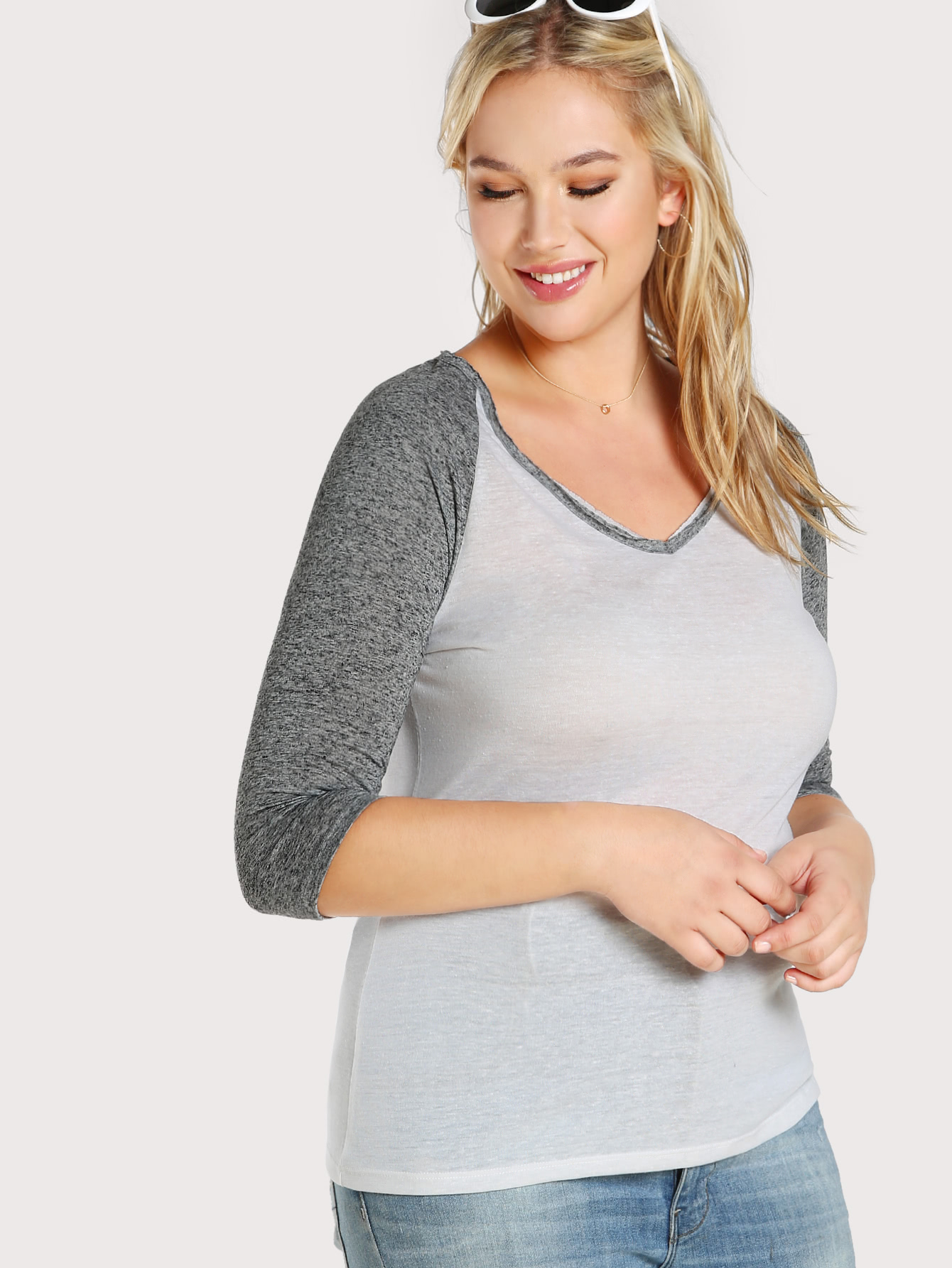 Контрастный модный джемпер