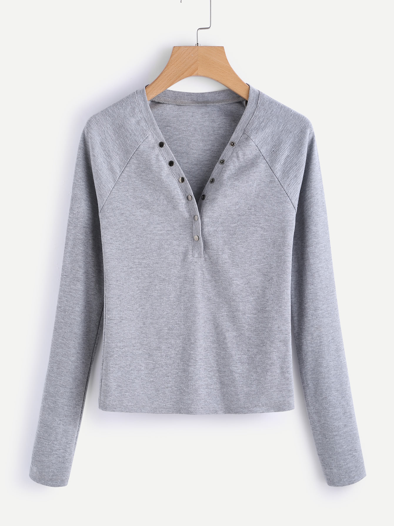 Модный вязаный джемпер с оригинальным вырезом