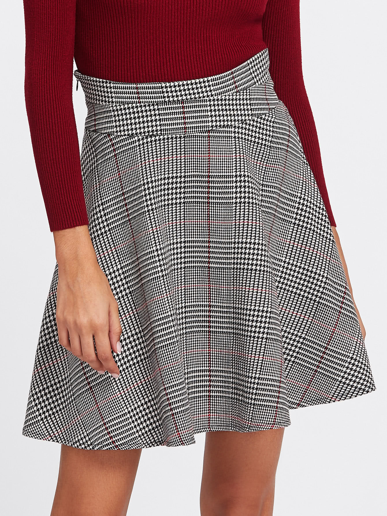 Half Circle Skirt With Zipper Next, with your skirt folded into a half circle on the straight or cross grain, cut open one edge so that we can create a seam and add a zipper to it. Cut a waistband that is at least 1 inch longer than your waist measurement and 2 1/2 inches wide.