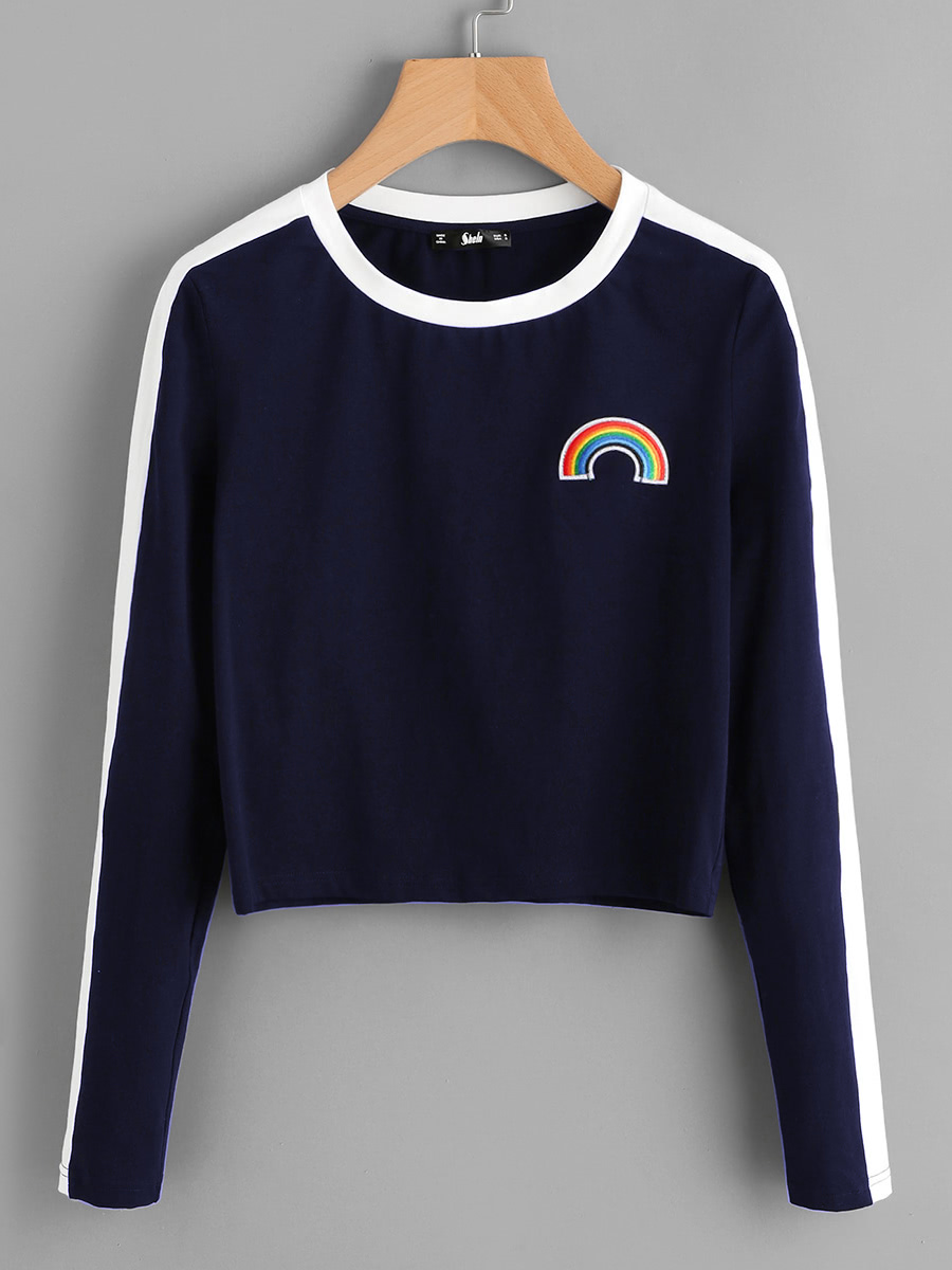 Модный джемпер с аппликацией