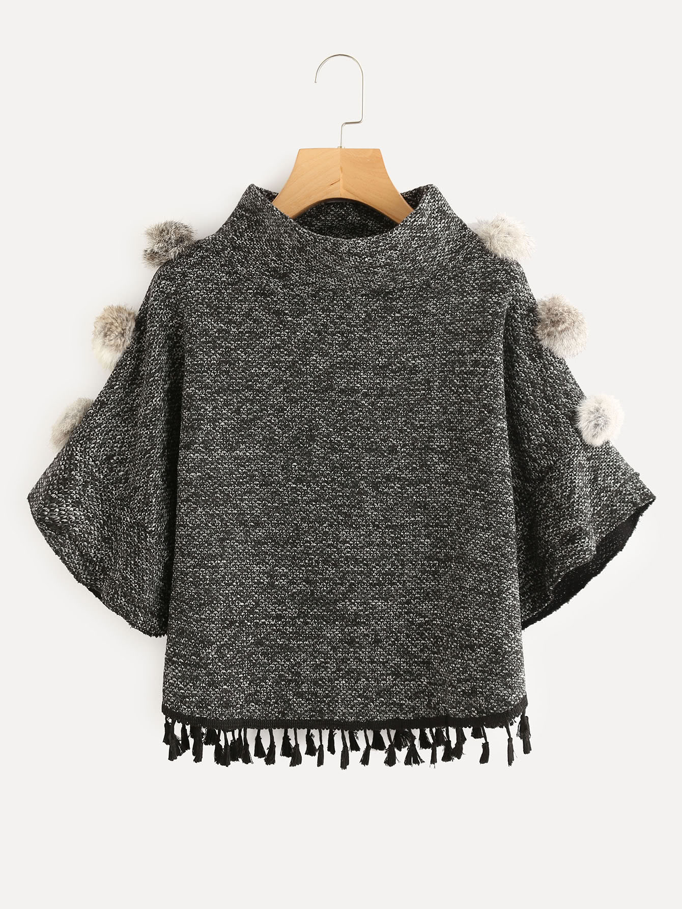 Модный джемпер с бахромой