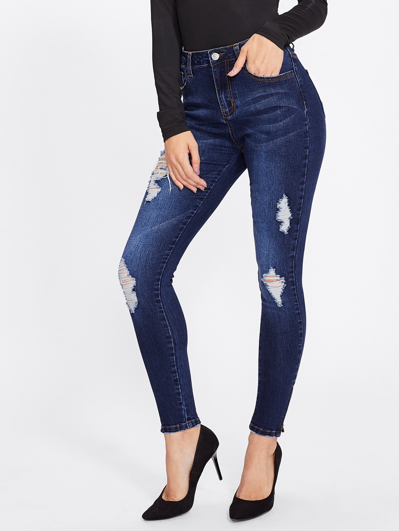 Модные рваные джинсы