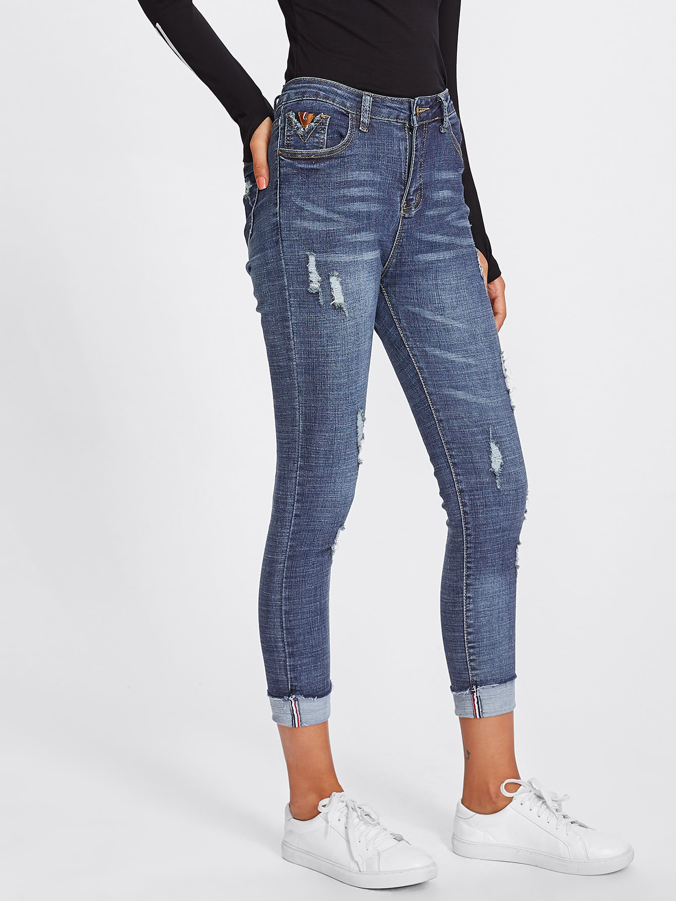 Модные рваные джинсы
