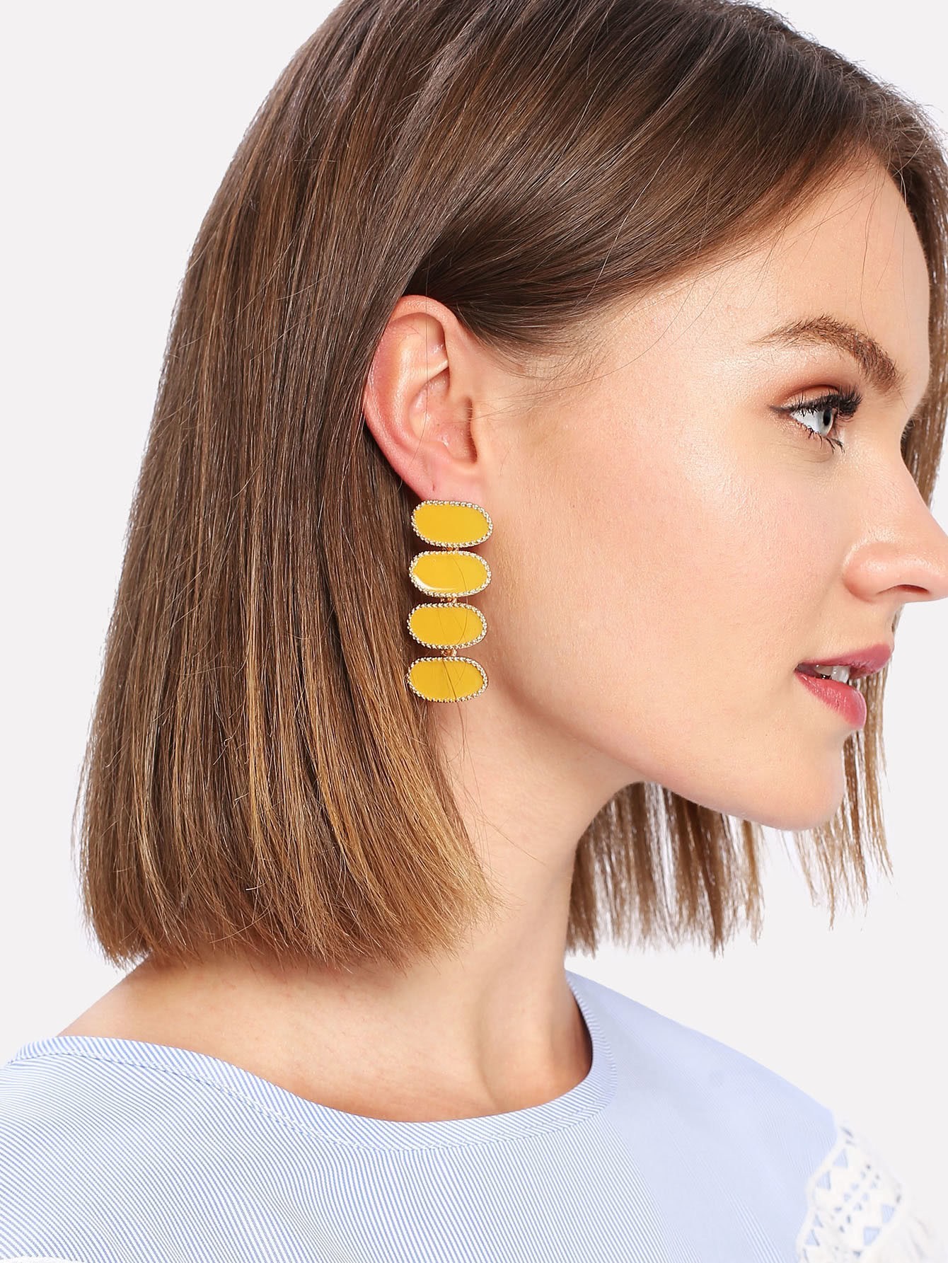 все цены на Contrast Drop Earrings онлайн
