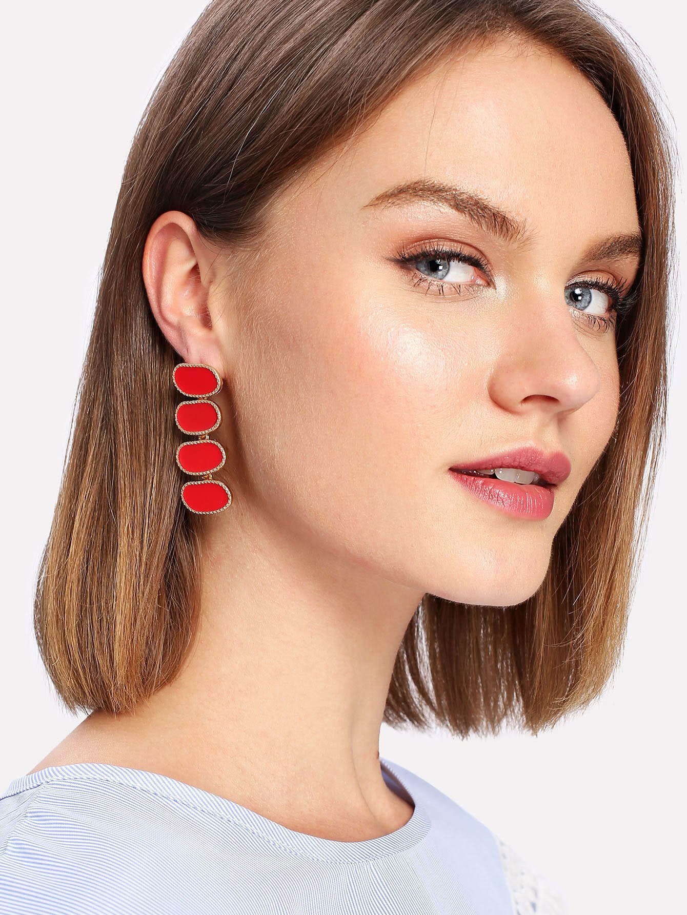 все цены на Contrast Drop Earrings онлайн