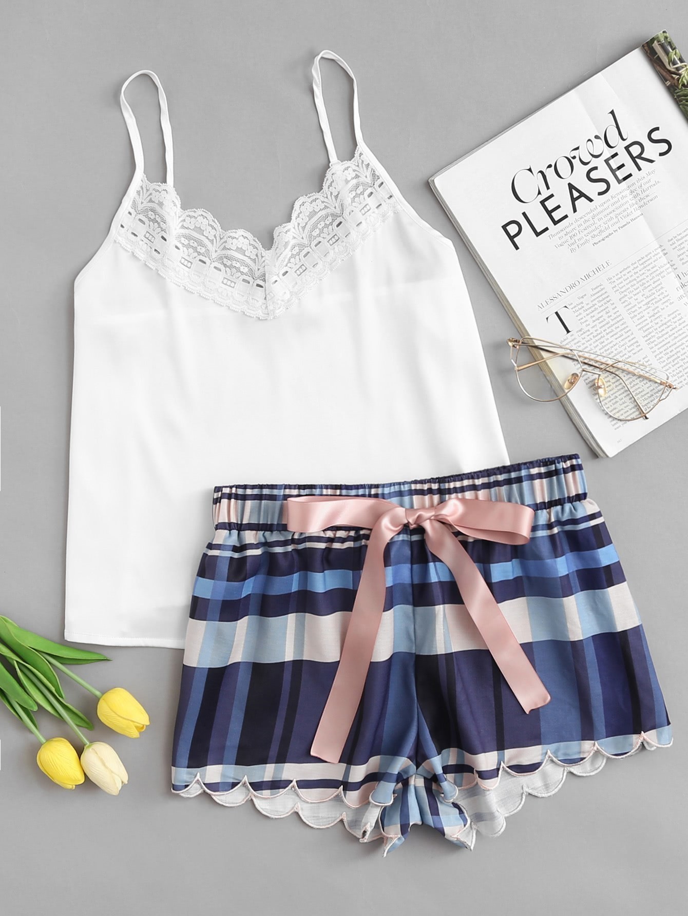 Модная пижама с кружевной вставкой