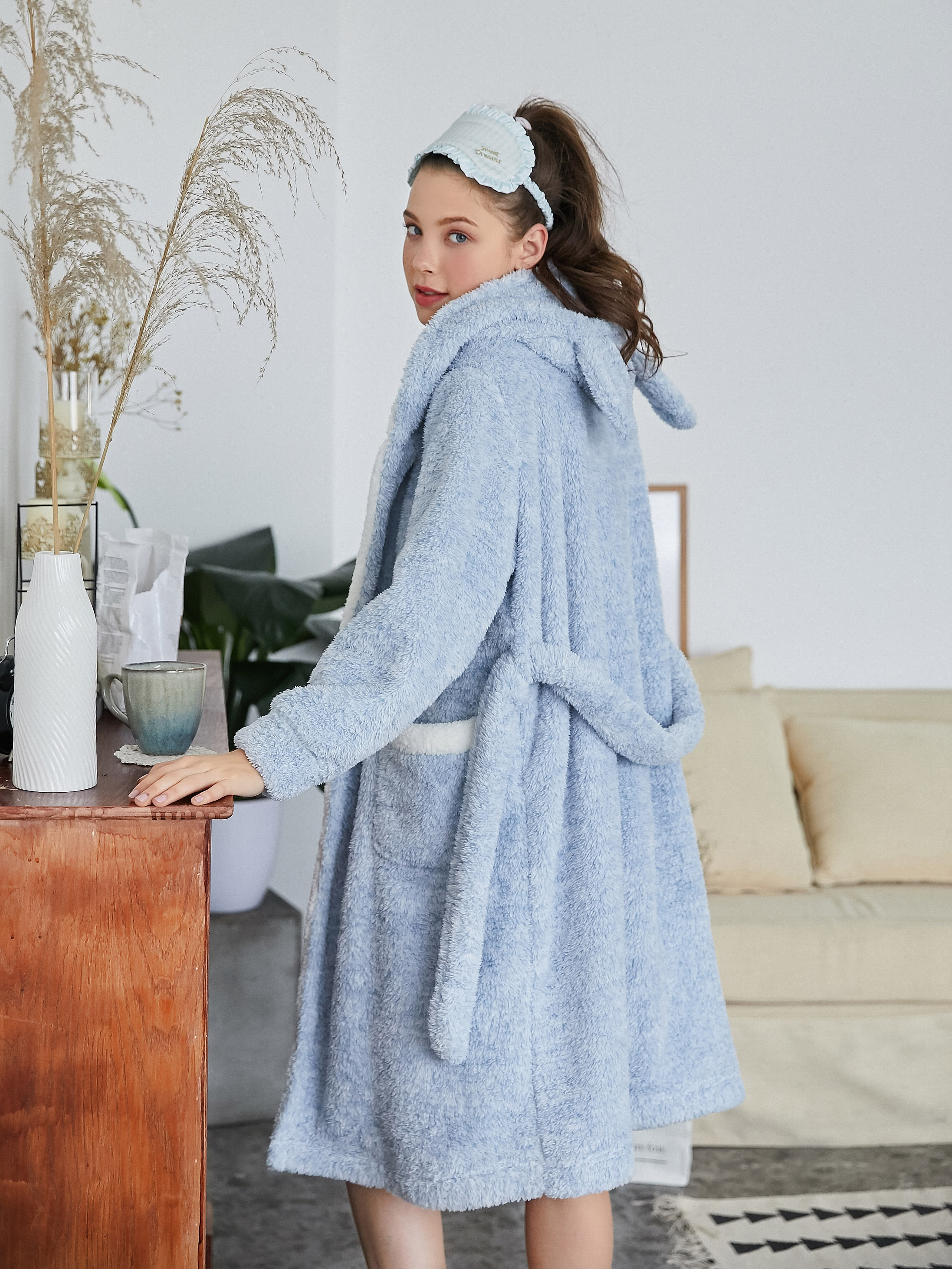 Модный халат с капюшоном