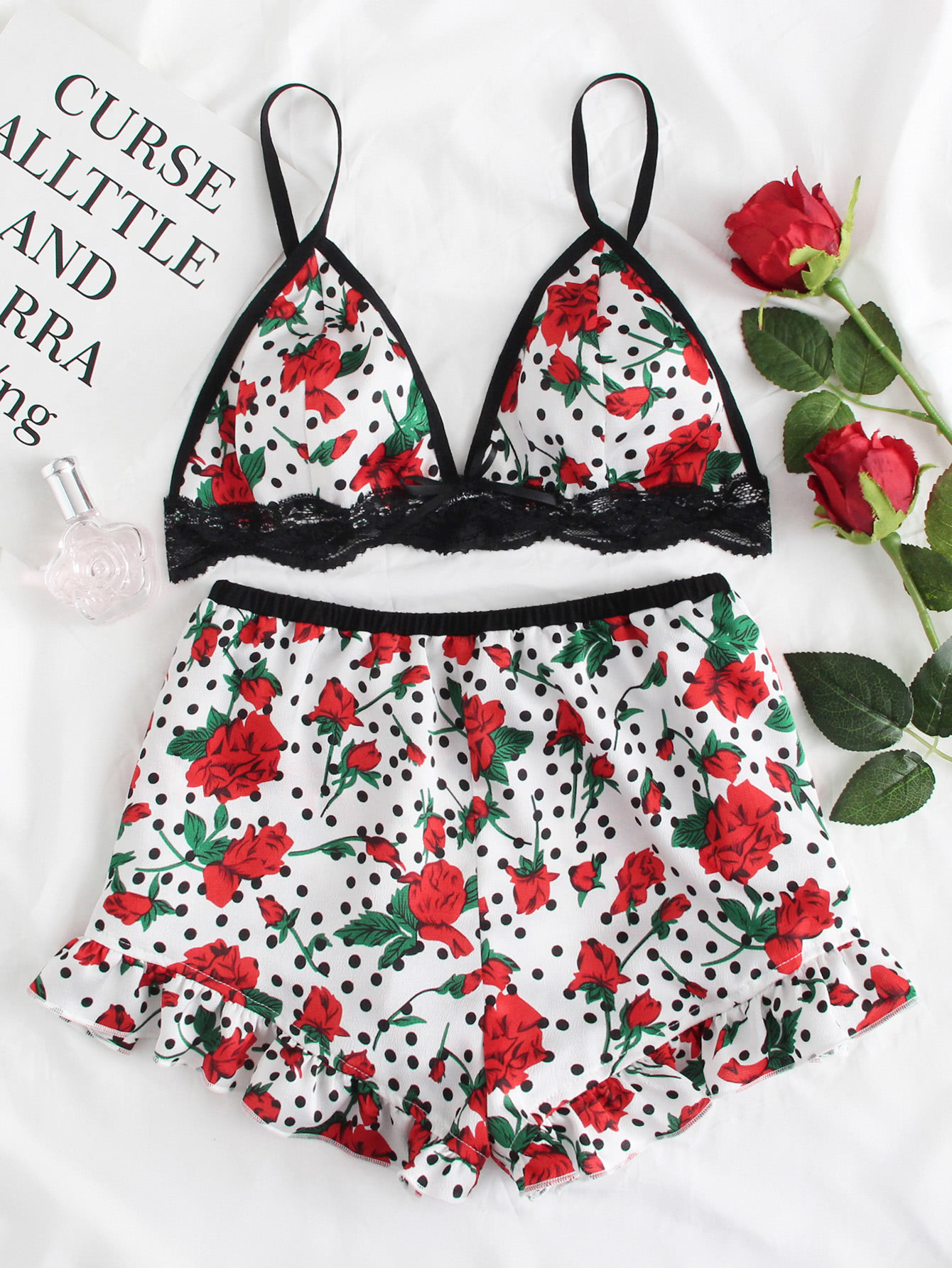 Модная пижама с оборкой и цветочным принтом