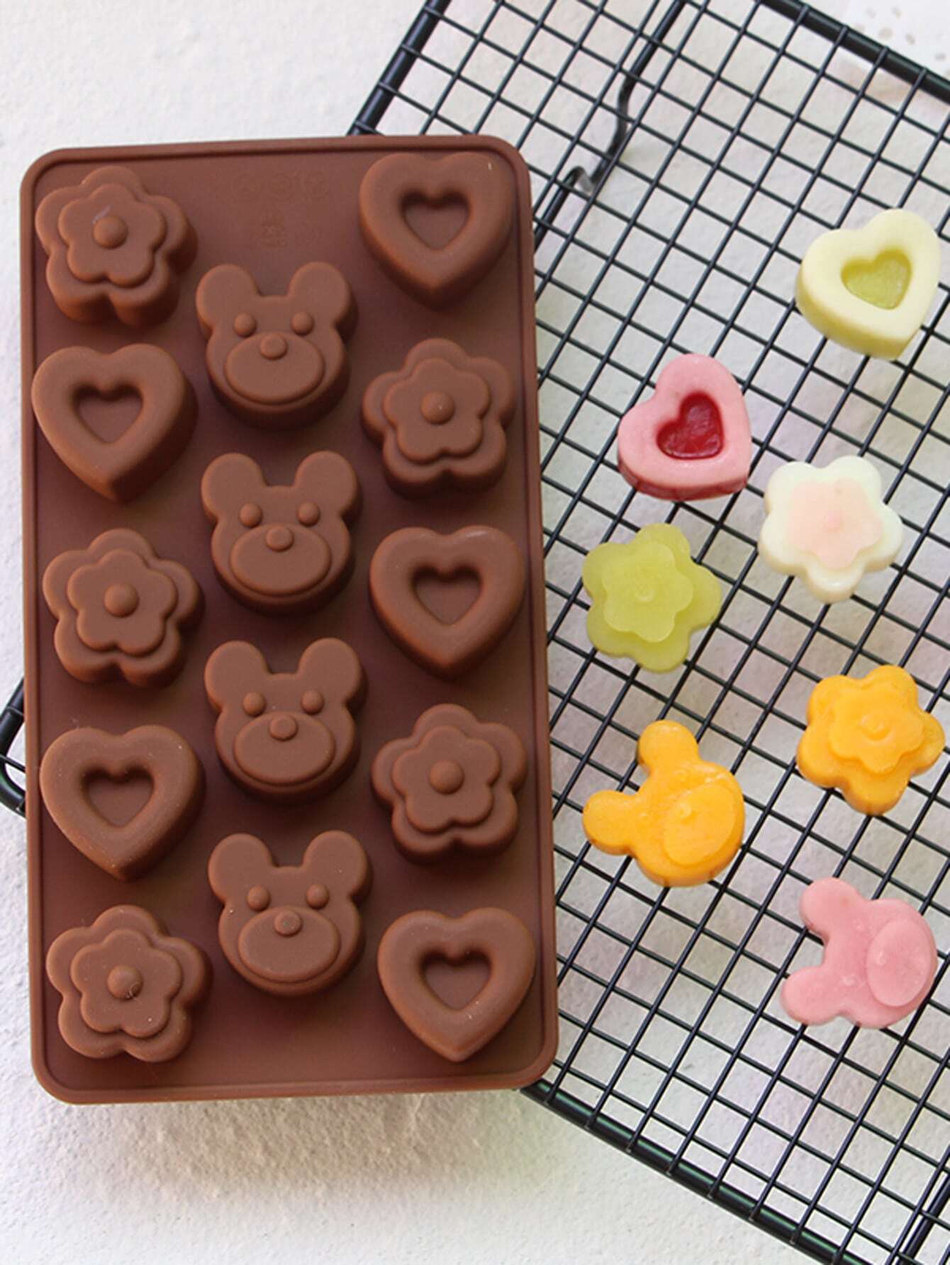 Медведь и сердце и цветы