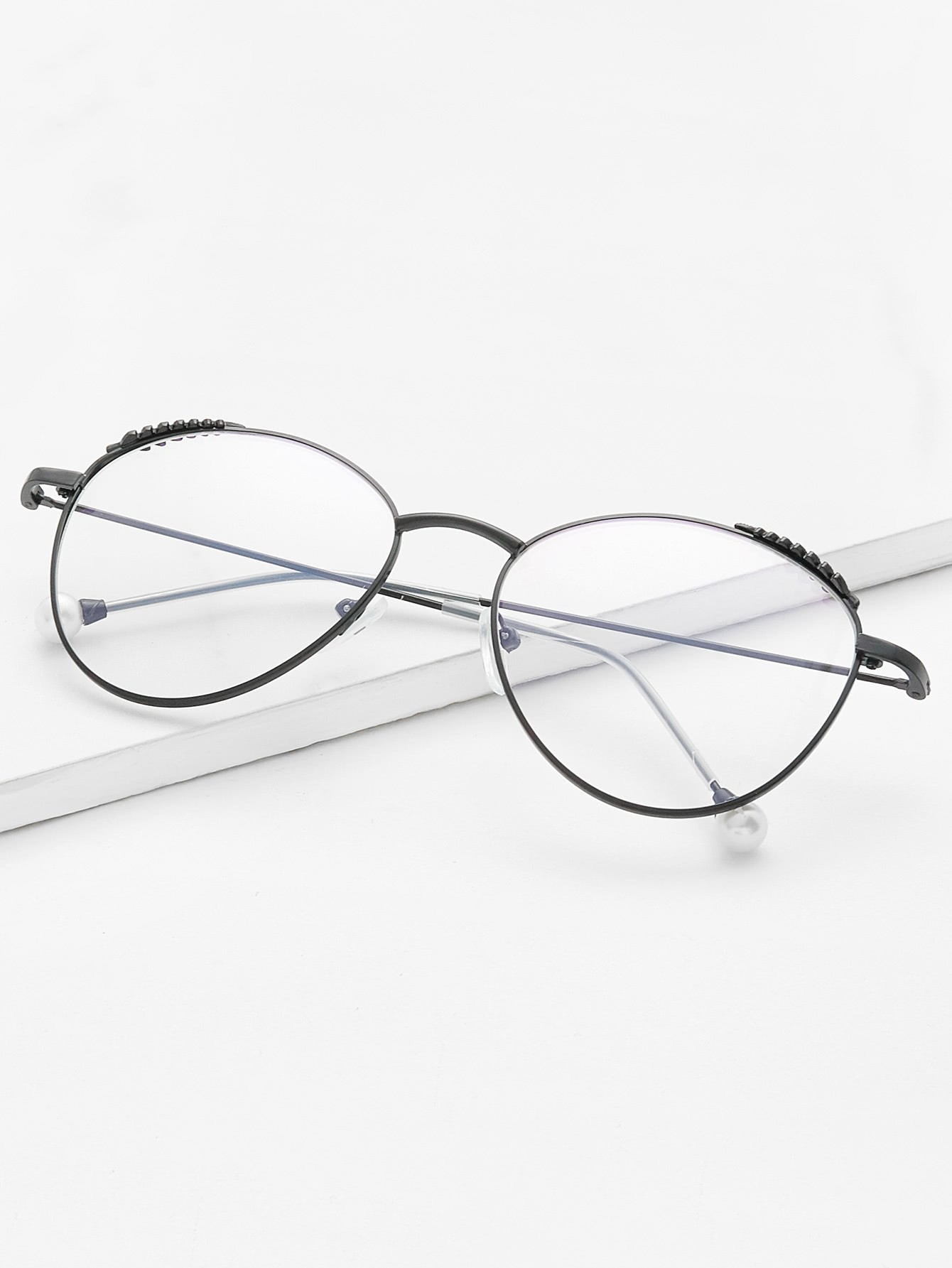 Стильные солнцезащитные очки