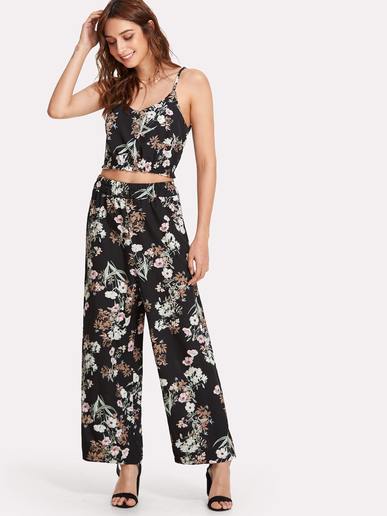 Топ с широкими штанами с принтом цветы