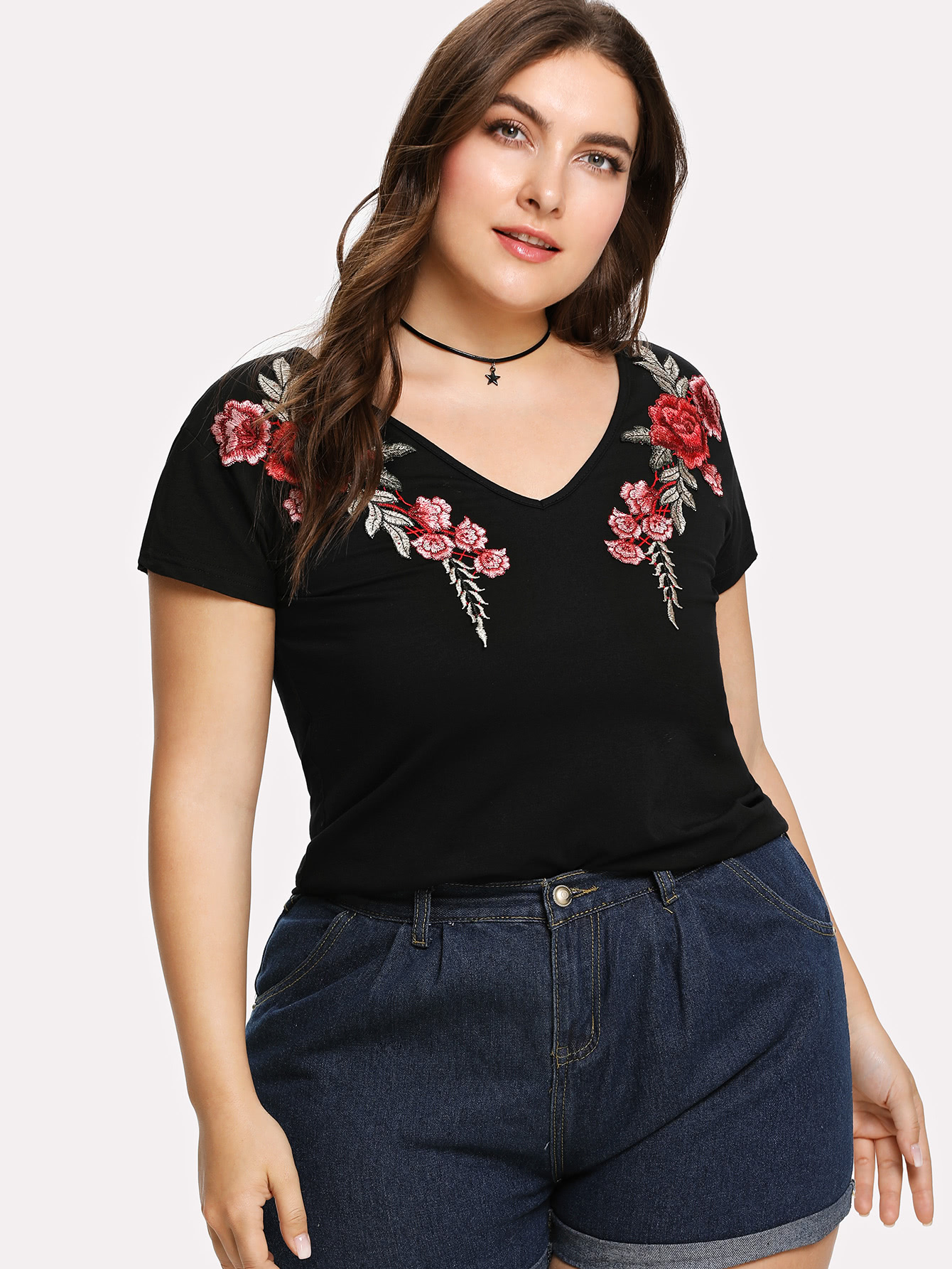 Футболка с вышивкой роза