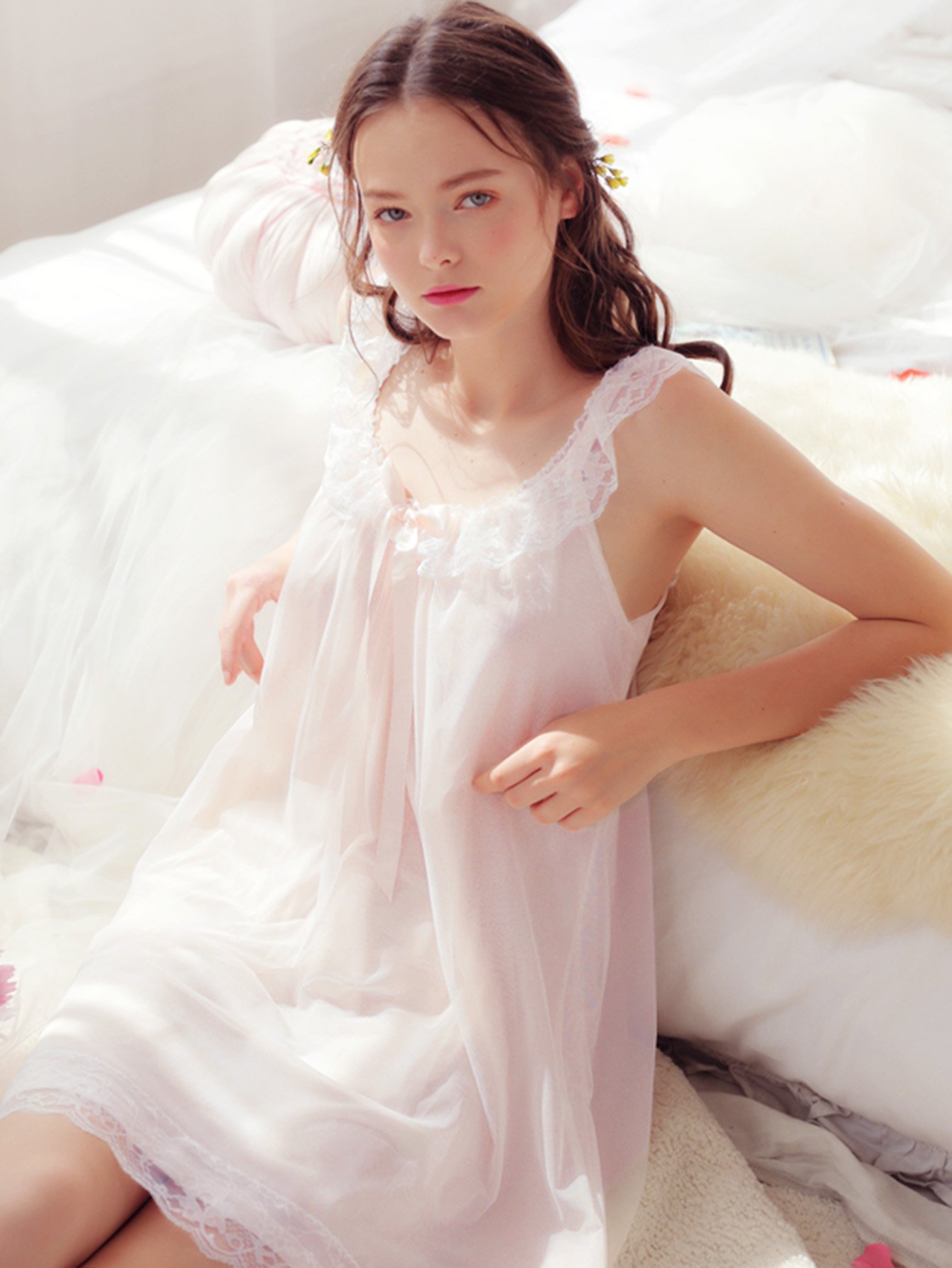 цена Contrast Lace Mesh Overlay Dress